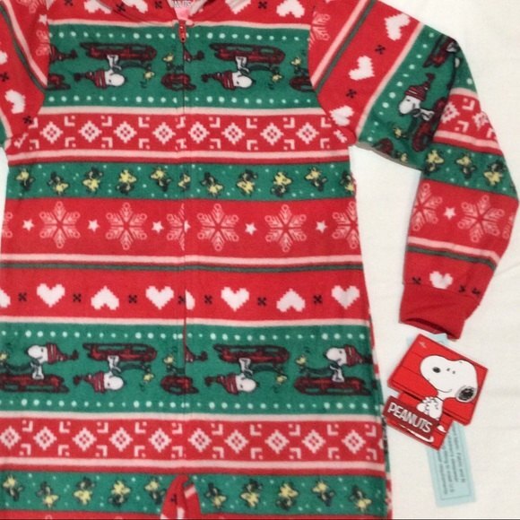 Snoopy One-Piece Pajamas Sz XS Fleece Fair Isle Hooded PJs New Peanuts Cozy - Picture 2 of 3
